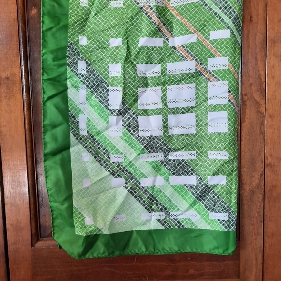 Vintage satin green white print scarf - Picture 3 of 7